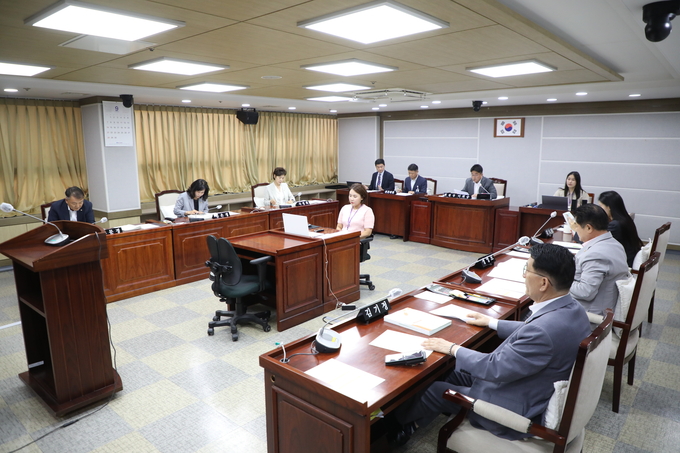 3일 수원시의회 보건복지위원회가 수원시 4개 구청, 시민복지국 소관부서에 대한 2025년도 주요업무 추진실적 보고를 청취했다. (사진=수원시의회 제공)