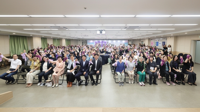 2025년 부천시 양성평등주간 기념식 단체기념 촬영. (사진=부천시 제공)