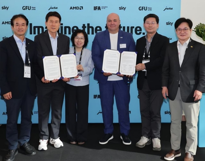 이상일 시장이 독일 베를린에서 열린 가전 전시회 ‘IFA(Internationale Funkausstellung Berlin) 2025‘를 참관했다. (사진=용인시 제공)