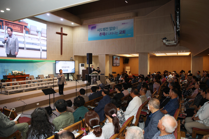 남양주시립합창단의 찾아가는 공연 ‘투어콘서트’ 에서 주광덕 시장이 인사말을 하고 있다. (사진=남양주시 제공)