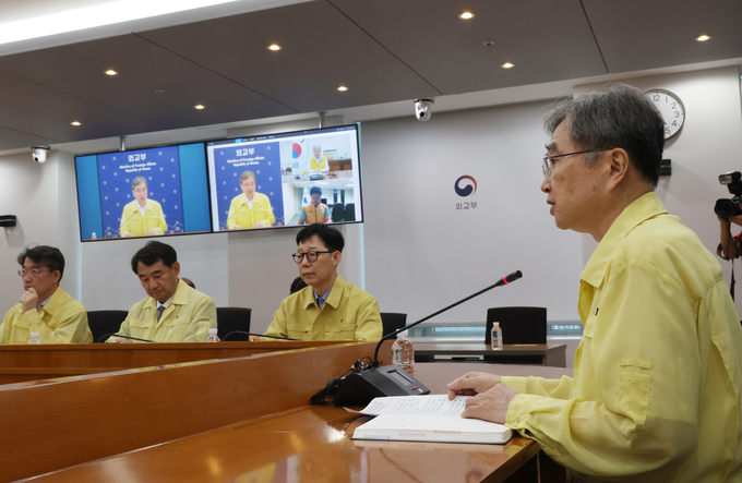 조현 외교부 장관이 지난 6일 정부서울청사에서 열린 재외국민보호대책본부-공관 합동대책회의에서 발언을 하고 있다. 이날 회의에서는 미국 당국이 우리 기업의 현지공장 건설현장에서 불법체류 단속을 벌여 한국인 등 475명을 체포한 사건과 관련 내용을 다뤘다. (사진=연합뉴스)