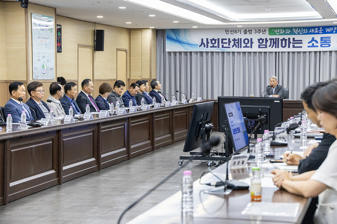 계양구 민선8기 출범 3주년을 맞아 열린 주요 사회단체 소통 간담회에서 윤환 계양구청장이 발언하고 있다. ( 사진 = 계양구 제공 )