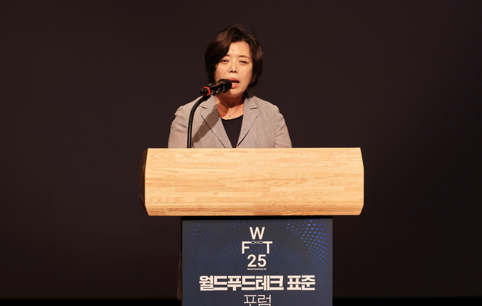 월드푸드테크 표준 포럼에서 신계용 과천시장이 인사말을 하고 있다. (사진=과천시 제공)