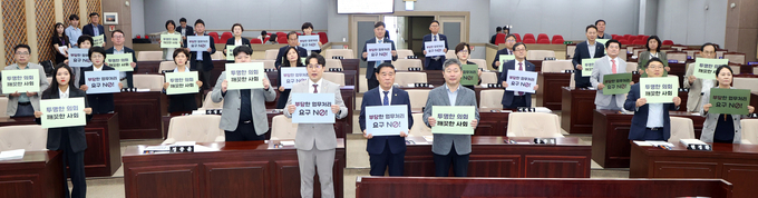  10일 수원특례시의회가 '수원시의회 청렴 실천 다짐을 위한 캠페인'을 진행했다. (사진=수원특례시의회 제공)