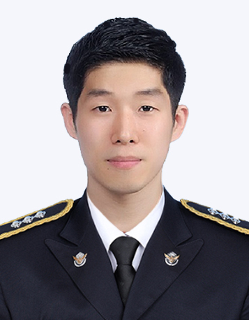 삼가 고인의 명복을 빕니다. 11일 갯벌 고립자를 구조하다 순직한 고(故) 이재석 경장. ( 사진 = 인천해양경찰서 제공 )