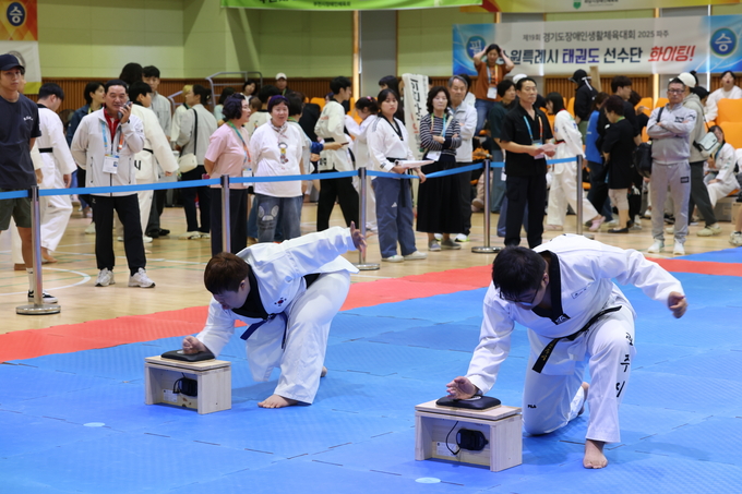 12일부터 13일까지 파주시 금촌실내체육관에서 진행된 제19회 경기도장애인생활체육대회 2025 파주 태권도 종목의 경기 모습. (사진=경기도장애인체육회 제공)
