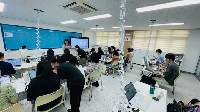  경기도교육청미래과학교육연구원이 주최한 '하이러닝 활용 학생맞춤형교육 역량강화 직무연수' 현장 사진. (사진=경기도교육청미래과학교육연구원 제공)