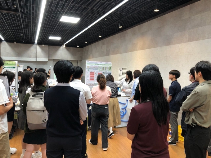  지난 13일 경기과학고등학교에서 열린 '제33회 경기도과학동아리활동발표회' 현장. (사진=경기도교육청미래과학교육원 제공)