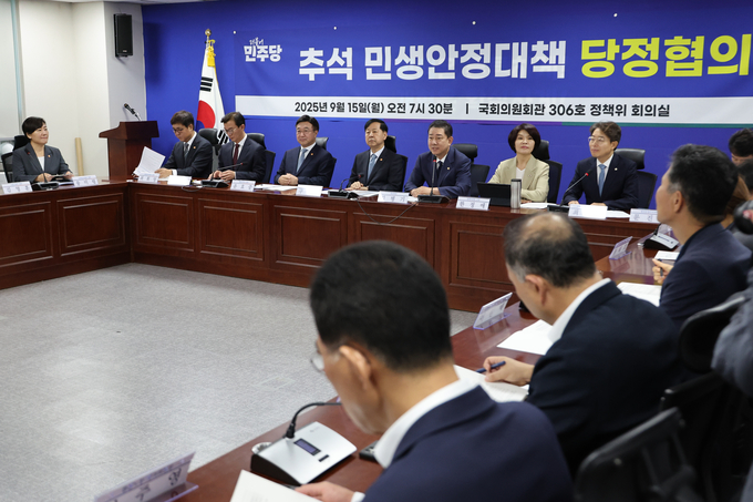 김병기 더불어민주당 원내대표가 15일 국회에서 열린 ‘추석 민생안정대책 당정협의’에서 발언하고 있다. (사진=연합뉴스)