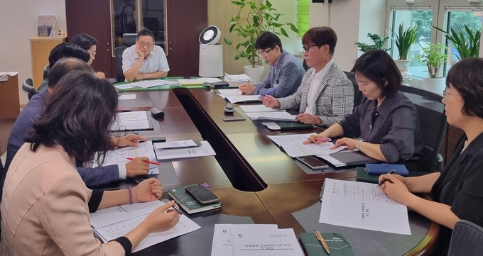 남동경 부시장 주재로 민생회복 소비쿠폰 2차 지급을 위한 전담팀(TF)이 회의를 진행하고 있다. (사진=부천시 제공)