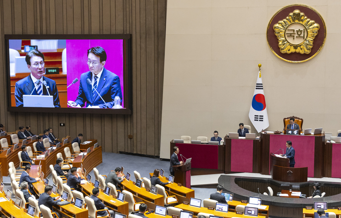김민석 국무총리가 17일 국회 본회의 경제에 관한 대정부 질문에 출석해 권칠승 더불어민주당 의원의 질의에 답하고 있다. (사진=연합뉴스)