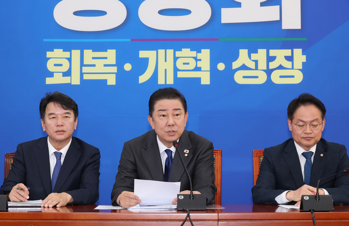 김병기 더불어민주당 원내대표가 21일 국회에서 취임 100일 기자간담회를 하고 있다. (사진=연합뉴스)