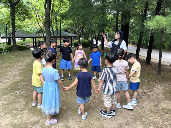  도내 거점형 돌봄 기관에서 아이들을 대상으로 교육이 이뤄지고 있다. (사진=경기도교육청 제공)
