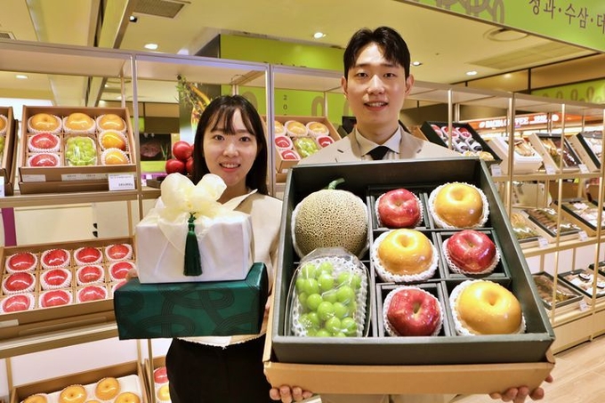 롯데백화점이 추석을 맞아 '지정산지' 과일 선물세트를 선보인다. (사진=롯데백화점 제공)