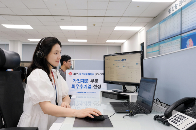 삼성전자서비스 상담 직원이 HRM 상담을 진행 중인 모습 (사진=삼성전자서비스 제공)