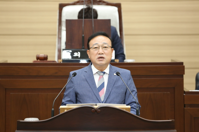 국민의힘 김학엽 의원이 제276회 임시회 제1차 본회의에서 발언하고 있다. ( 사진 = 서구의회 제공 )