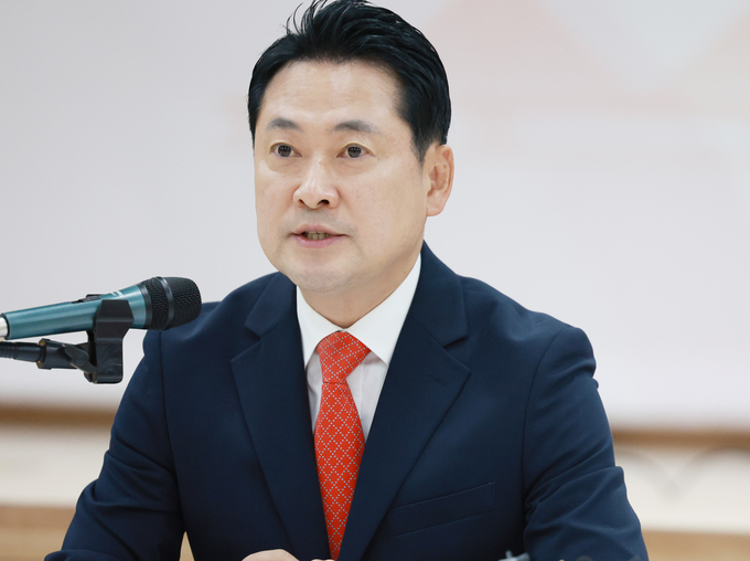 장동혁 국민의힘 대표가 29일 인천시 중구 인천관광공사 대강당에서 열린 최고위원회의에서 당 관계자들에게 인사말을 하고 있다. (사진=연합뉴스)
