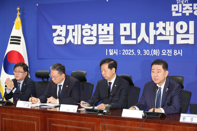30일 국회 의원회관에서 열린 경제형벌 민사책임 합리화TF 당정협의에서 김병기 더불어민주당 원내대표가 발언하고 있다. (사진=연합뉴스)