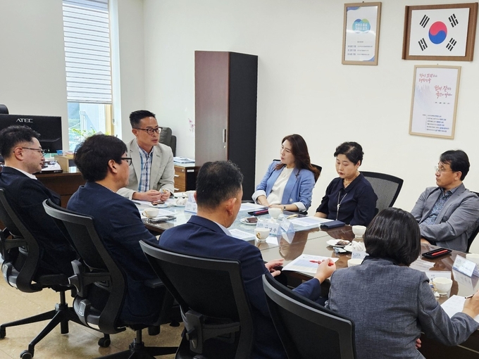 다산행정복지센터, ‘등하굣길 아동안전 확보 위한 학교장 간담회’. (사진=남양주시 제공)
