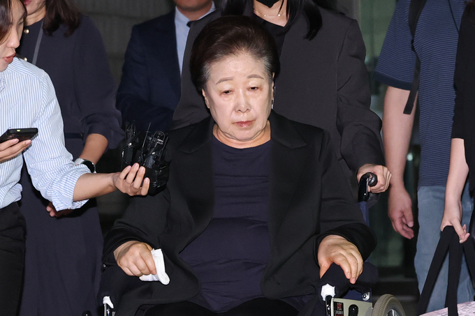 지난달 22일 한학자 통일교 총재가 서울중앙지법에서 구속 전 피의자 심문(영장실질심사)을 마친 뒤 법정을 나서고 있다. (사진=연합뉴스)
