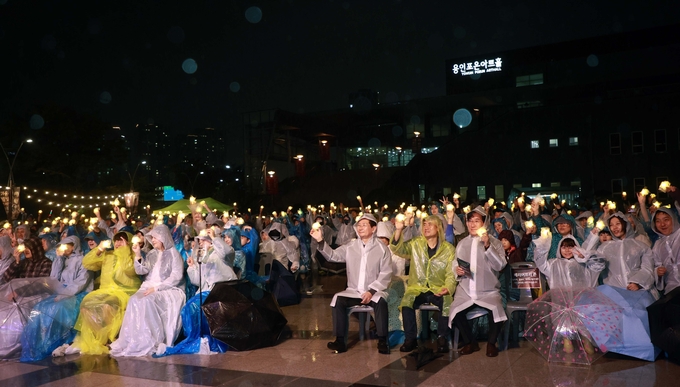 이상일 시장이 ‘2025 가을 별빛 콘서트’에 참석해 시민들과 함께 가을밤의 정취를 나눴다. (사진=용인시 제공)