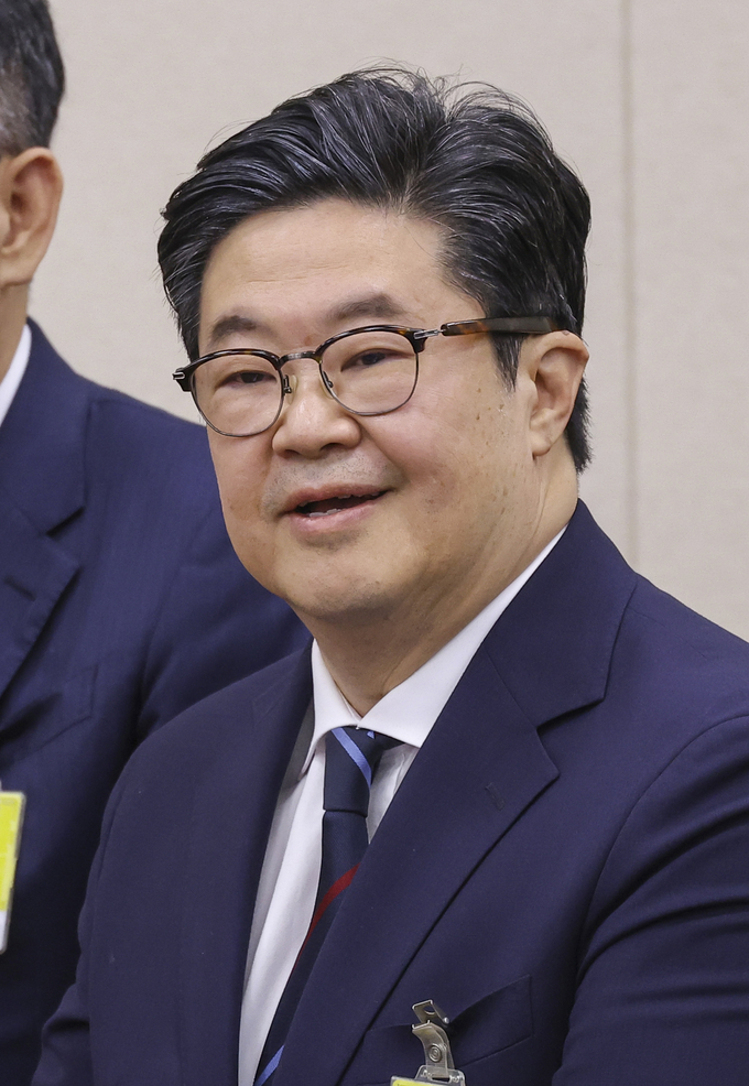 지난 14일 국회 정무위 국감에 출석한 김병주 MBK 회장. (사진=연합뉴스)