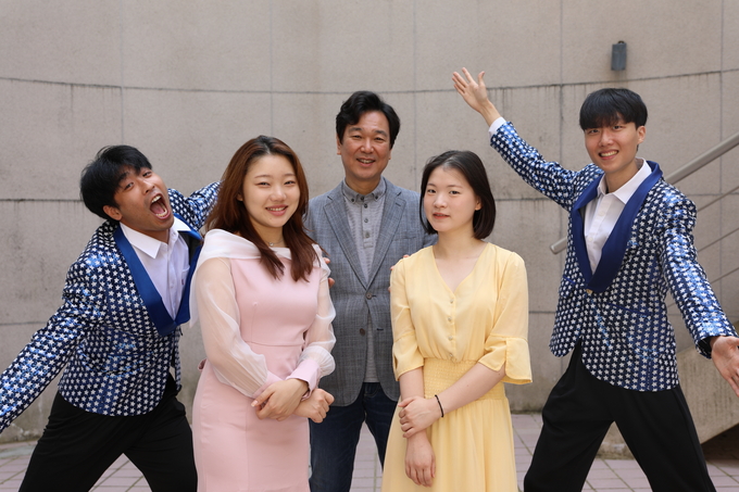 중국 상하이 페스티벌 폐막식에 공식 참여하는 대경대 연기예술과 뮤지컬팀. (사진=대경대학교 제공)<br>
