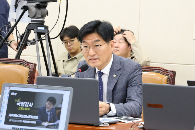 국회 기후에너지환경노동위 박해철 (민주·안산병) 의원이 15일 고용노동부 국감에서 발언하고 있다. (사진=박해철 의원실 제공)