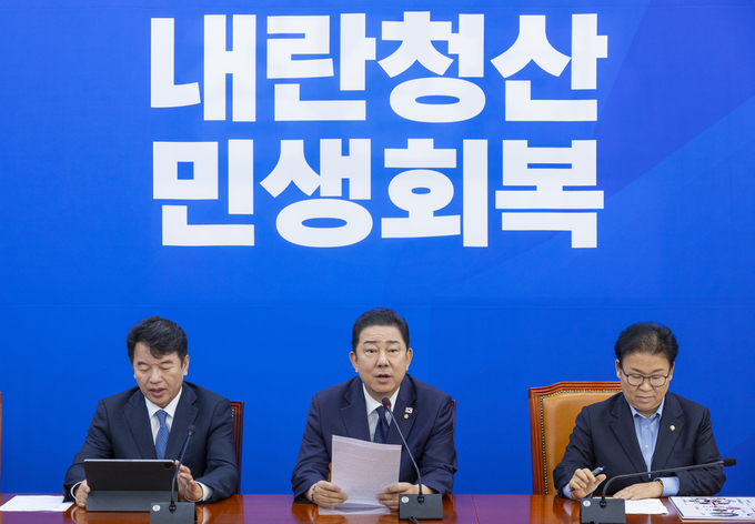 김병기 더불어민주당 원내대표가 16일 국회에서 열린 국정감사 대책회의에서 현안과 관련해 발언하고 있다. (사진=연합뉴스)