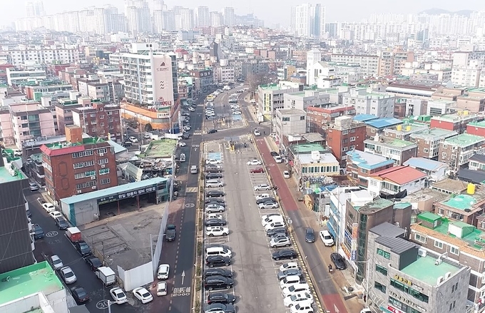 주차장으로 활용되고 있는 현재 만수천. ( 사진 = 남동구 제공 )