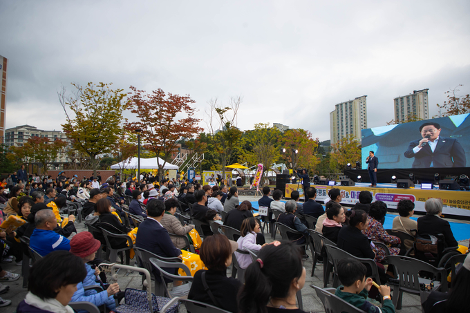 ‘제3회 호평동 주민총회 & 마을축제’ 에서 주광덕 시장이 인사말을 하고 있다. (사진=남양주시 제공)