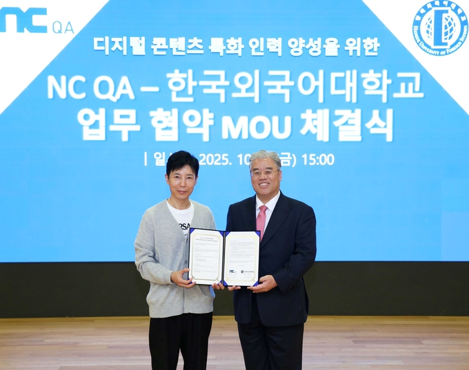김진섭 NC QA 대표(좌), 임대근 한국외국어대학교 교수(우) (사진=엔씨소프테 제공)