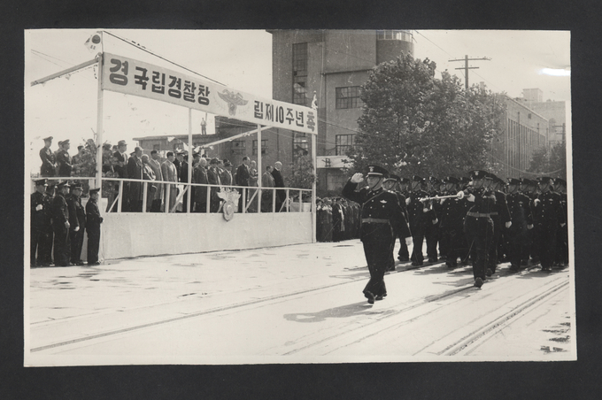  1955년 제10회 경찰의 날 시가행진 모습. (사진=경찰청 제공)