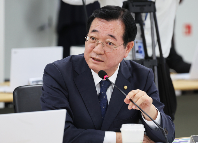20일 경기도청에서 열린 국회 국토교통위원회의 경기도에 대한 국정감사에서 민홍철 더불어민주당 의원이 질의하고 있다. (사진=연합뉴스)