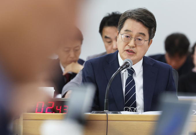 김동연 경기도지사가 20일 경기도청에서 열린 국회 국토교통위원회의 경기도에 대한 국정감사에서 질의에 답하고 있다. (사진=연합뉴스)