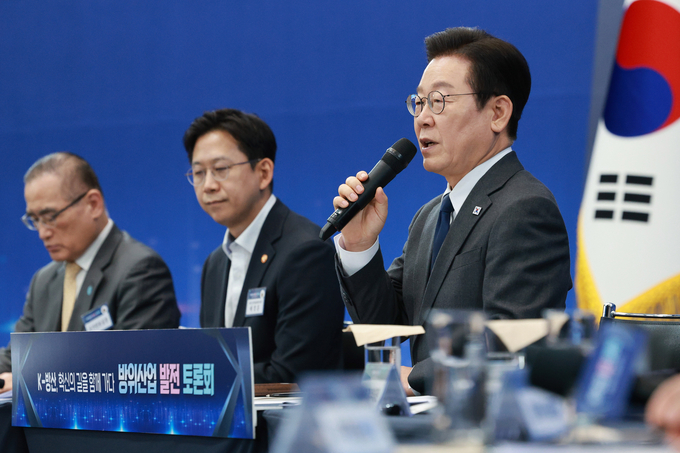 이재명 대통령이 20일 고양시 킨텍스에서 열린 방위산업 발전 토론회에서 발언하고 있다. (사진=연합뉴스)