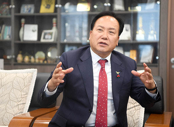 이권재 오산시장이 지난 20여년간 정체된 낙후된 도시에서 '성장 1위 도시'로 성장시키며 시정 해결사 역할을 '톡톡'히 하고 있다. (사진=오산시 제공)