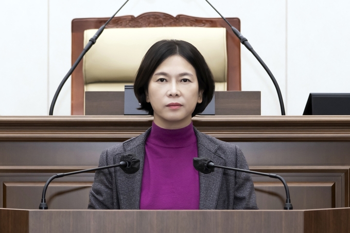 5분 자유발언에 나선 유영숙 의원이 일산대교 무료화에 관한 얘기를 하고 있다. (사진=김포시의회 제공)