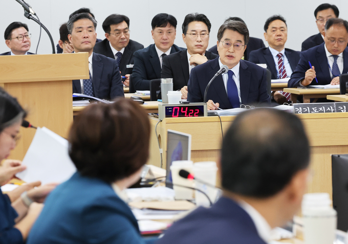 김동연 경기도지사가 21일 경기도청에서 열린 국회 행정안전위원회의 경기도에 대한 국정감사에서 위원 질의에 답변하고 있다. (사진=연합뉴스) 