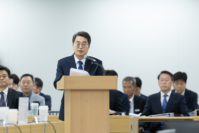 김동연 경기도지사가 21일 오전 경기도청 율곡홀에서 열린 국회 행정안전위원회의 경기도에 대한 국정감사에서 인사말을 하고 있다. (사진=경기도 제공)