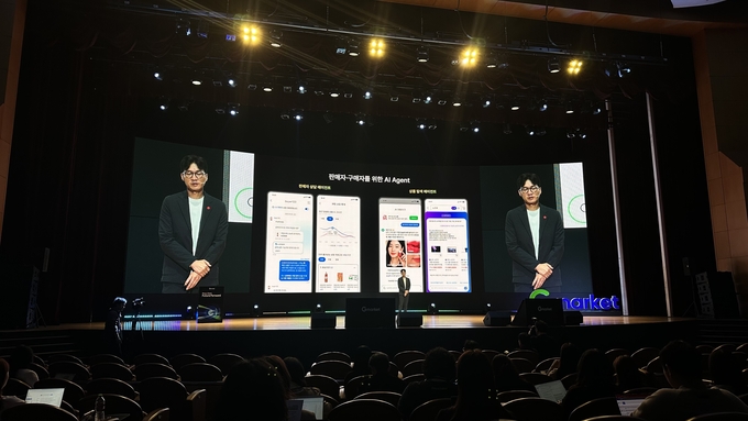 21일 서울 코엑스에서 열린 G마켓 미디어데이에서 김정우 G마켓 PX본부장이 G마켓의 AI 에이전트를 설명하고 있다. (사진=박민정 기자) 