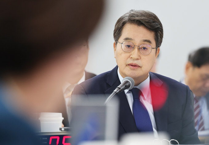 김동연 경기도지사가 21일 경기도 수원시 영통구 경기도청에서 열린 국회 행정안전위원회의 경기도에 대한 국정감사에서 위원 질의에 답변하고 있다. (사진=연합뉴스)