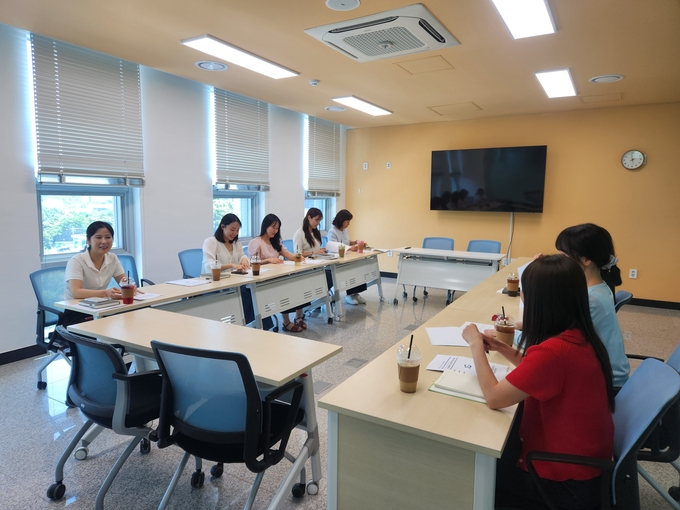  지난 7월 10일 교육공무직원 인건비 통합 지급 협의회가 열리고 있다. (사진=화성오산교육지원청 제공)