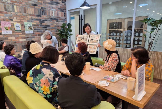 광명시는 지역 주민을 대상으로 공정무역 원데이 클래스 수업이 진행 중이다. (사진=광명시 제공)
