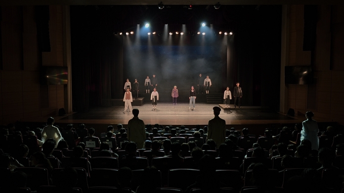 제8회 수원시청소년뮤지컬단 정기공연 'Blue Moon :1919, 들꽃의 노래'가 진행되고 있다. (사진=수원시청소년청년재단 제공)