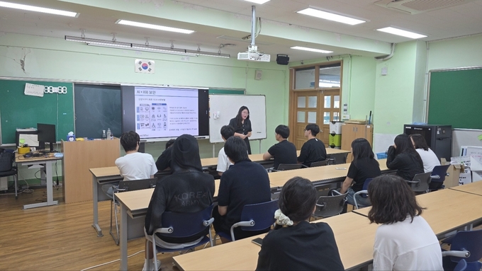  포천고등학교 학생들이 AI 관련 수업에 집중하고 있다. (사진=포천고등학교 제공)