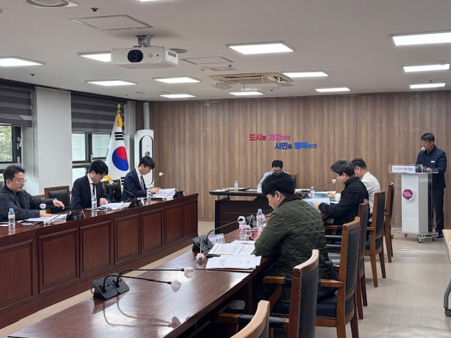 지난 20일 군포시는 제3차 재개발 및 소규모주택 정비사업 실태점검을 진행했다. (사진=군포시 제공)