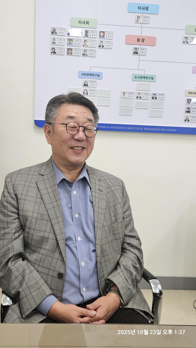 중첩규제를 푸는 것과 시의 균형발전에 대해 많은 고심을 하고 있는 강제상 남양주시정연구원장. (사진=남양주시정연구원 제공)
