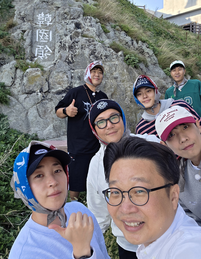 독도를 방문한 '1박2일'팀과 서경덕 성신여자대학교 교수. (사진=서경덕 성신여자대학교 교수 제공)