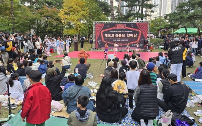 광명시가 공동주택 내 이웃 간 소통과 화합으로 공동체 문화를 회복하고, 시민이 함께하는 건강한 자치 문화를 확산하고 있다. (사진=광명시 제공)